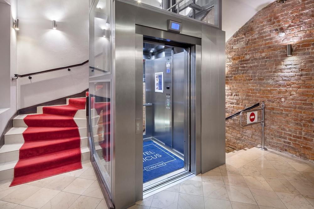 Unicus Old Town Hotel 4*